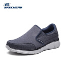 斯凯奇(Skechers):老爸试了下大小正合适,鞋底