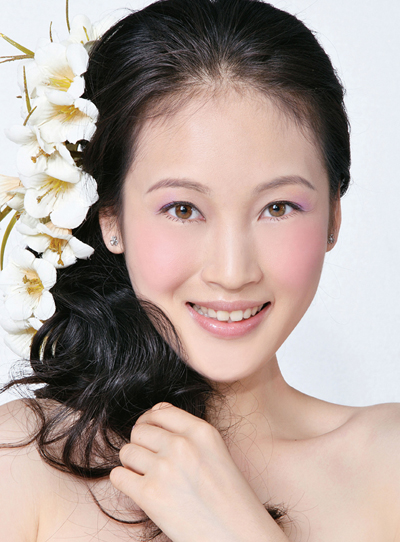 《<em>影楼经典发型设计实战</em>(第2卷)》(温狄)【摘要