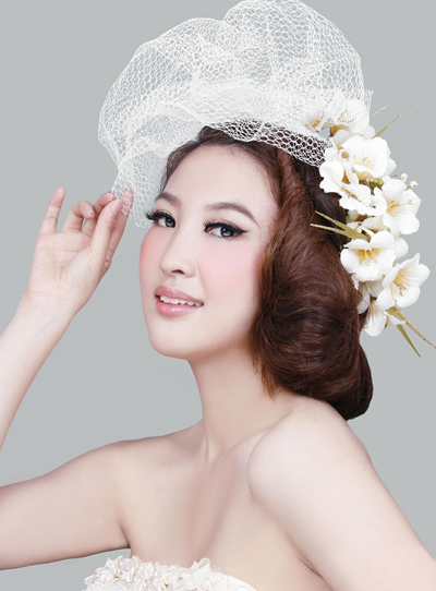 《<em>影楼经典发型设计实战</em>(第2卷)》(温狄)【摘要