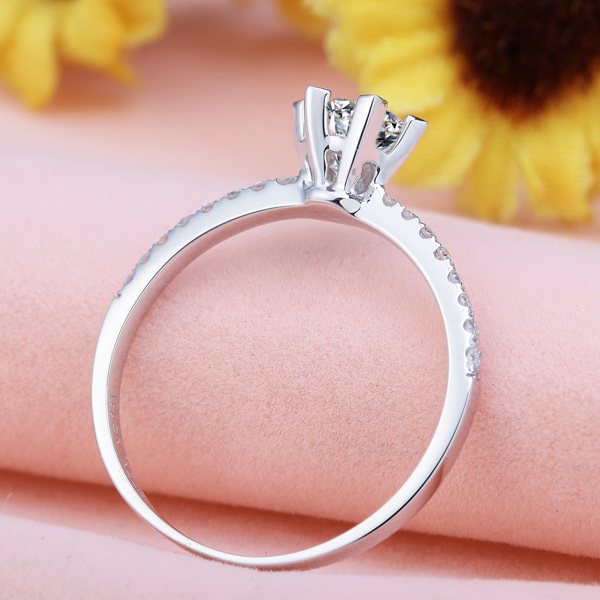 珂兰钻石 甜蜜雪恋 18K金钻石女戒指GIA裸钻定