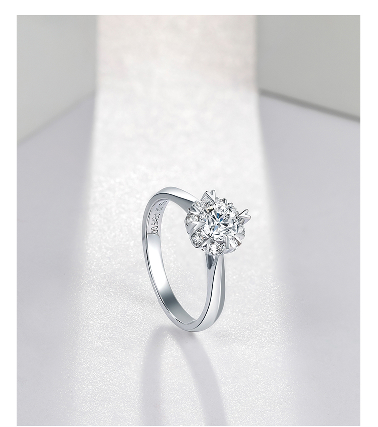 周六福珠宝 18k金钻石戒指女款 捧花 求婚订婚结婚婚嫁钻戒 kgdb023