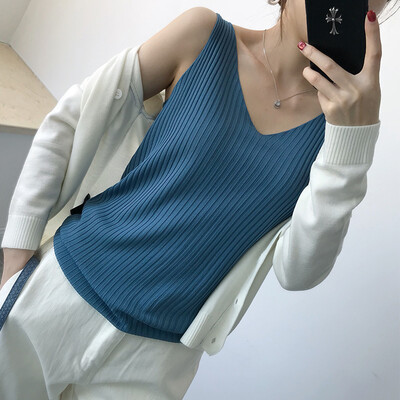 Yu Zhaolin vest women wear lazy wind knit sling female V-neck slim inside take strap type bottoming shirt short small vest tide coral blue code
Yu Zhaolin vest women wear lazy wind knit sling female V-neck slim inside take strap type bottoming shirt short small vest tide coral blue code