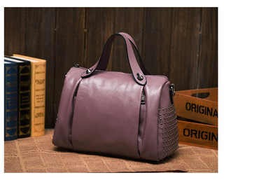 Luxury Women Soft Skin Genuine Leather Rivet Messenger Bags Handbags Famous Brands Designer Female Handbag Shoulder Bag girl Sac
Luxury Women Soft Skin Genuine Leather Rivet Messenger Bags Handbags Famous Brands Designer Female Handbag Shoulder Bag girl Sac