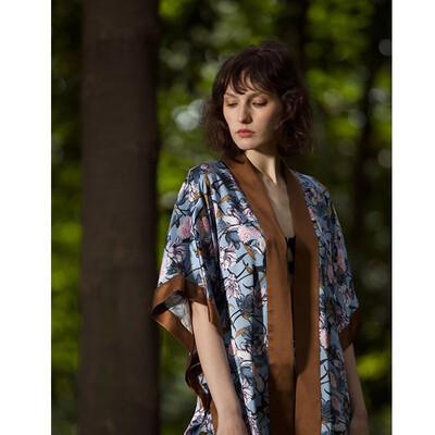 Silk nightgown female summer 100 silk long section in the sleeves with bathrobes dressing gown loose
Silk nightgown female summer 100 silk long section in the sleeves with bathrobes dressing gown loose