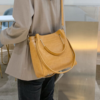 Senior sense small bag female 2019 new simple texture wild shoulder bag ocean portable slung bucket bag
Senior sense small bag female 2019 new simple texture wild shoulder bag ocean portable slung bucket bag