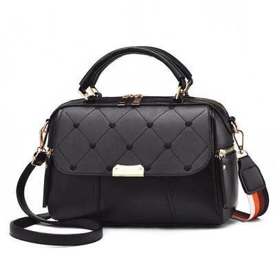 Korean version of the 2019 summer new embroidered line shoulder diagonal package PU leather fashion casual ladies small square bag
Korean version of the 2019 summer new embroidered line shoulder diagonal package PU leather fashion casual ladies small square bag