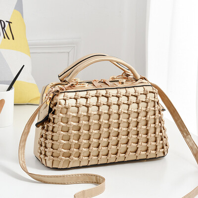 2019 spring new European&American fashion womens handbags tide solid color steel clip handbags foreign trade hot sale
2019 spring new European&American fashion womens handbags tide solid color steel clip handbags foreign trade hot sale