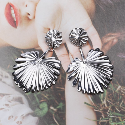 European & American Exaggerated Round Coin Drop Earring for Women Pendientes Vintage Geometric Metal Large Earrings Jewelry Gift
European & American Exaggerated Round Coin Drop Earring for Women Pendientes Vintage Geometric Metal Large Earrings Jewelry Gift