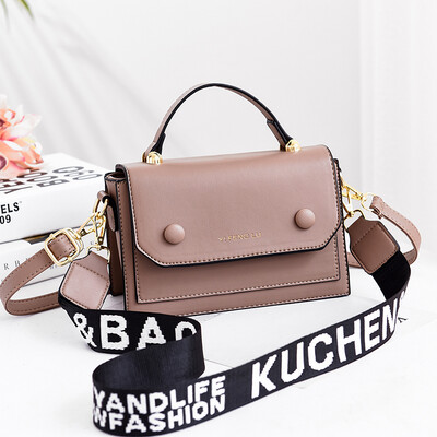 Autumn&winter new small square bag woman texture simple Korean version of 100 fashion slant shoulder ck
Autumn&winter new small square bag woman texture simple Korean version of 100 fashion slant shoulder ck