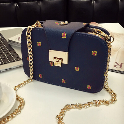 2017 new Korean fashion women bag shoulder Messenger bag mobile phone bag package package small square bag
2017 new Korean fashion women bag shoulder Messenger bag mobile phone bag package package small square bag