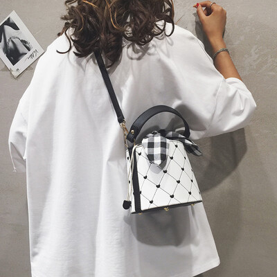 Female bag 2019 new fashion bucket bag summer senior sense girl Messenger bag ins super fire net red small bag
Female bag 2019 new fashion bucket bag summer senior sense girl Messenger bag ins super fire net red small bag