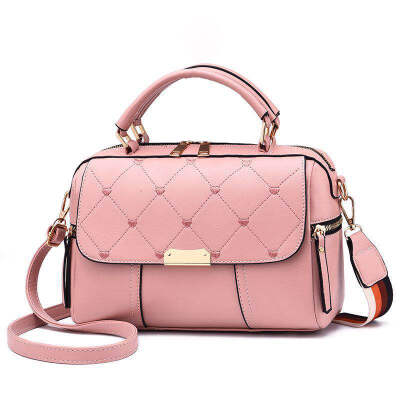 Korean version of the 2019 summer new embroidered line shoulder diagonal package PU leather fashion casual ladies small square bag
Korean version of the 2019 summer new embroidered line shoulder diagonal package PU leather fashion casual ladies small square bag