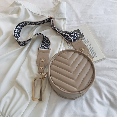 Korean version of Joker bag fashion ins wide shoulder strap small round bag new 2019 color womens bag shoulder Messenger bag
Korean version of Joker bag fashion ins wide shoulder strap small round bag new 2019 color womens bag shoulder Messenger bag