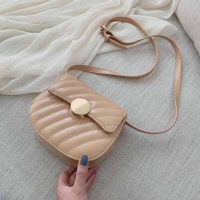 Small fragrance summer bag female 2019 new wave Korean version of the wild single shoulder slung fashion lock casual saddle bag
Small fragrance summer bag female 2019 new wave Korean version of the wild single shoulder slung fashion lock casual saddle bag