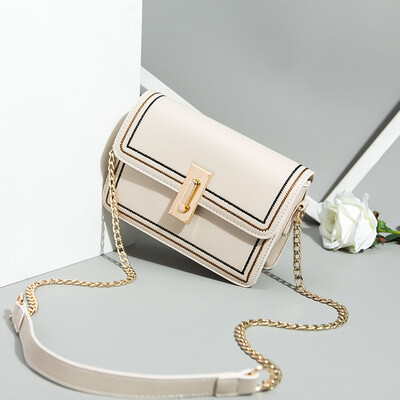 The fashion of the trendy woman with a slant arm&a single shoulder chain bag in summe
The fashion of the trendy woman with a slant arm&a single shoulder chain bag in summe