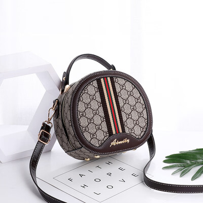Summer New Womens Bag Chao Korean Edition Fashion Baitao Ladies Handbag Shoulder Bag Slant Bag
Summer New Womens Bag Chao Korean Edition Fashion Baitao Ladies Handbag Shoulder Bag Slant Bag