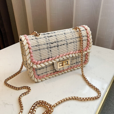 Small bag female new wave Korean version of the wild Messenger bag chain fashion small square bag air bag
Small bag female new wave Korean version of the wild Messenger bag chain fashion small square bag air bag