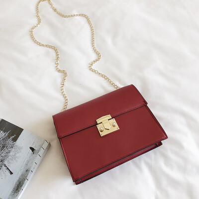 Ins simple texture lock small square bag female 2019 new Korean version of the wild girl chain shoulder Messenger bag
Ins simple texture lock small square bag female 2019 new Korean version of the wild girl chain shoulder Messenger bag