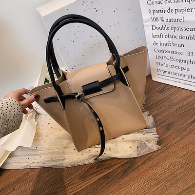 Qiao Bani 2019 new European&American style fashion simple street shooting stitching wings bag shoulder shoulder diagonal tide handbag
Qiao Bani 2019 new European&American style fashion simple street shooting stitching wings bag shoulder shoulder diagonal tide handbag