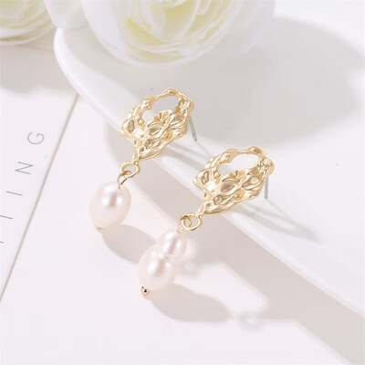 Women Alloy Fashion Simple Ethnic Style Retro Hollow Pearl Stud Not Inlaid Jewelry Irregular Drop Stud Earrings
Women Alloy Fashion Simple Ethnic Style Retro Hollow Pearl Stud Not Inlaid Jewelry Irregular Drop Stud Earrings