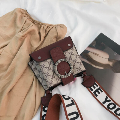 In summer the new small bag lady oblique Bag bucket one-shoulder bag Korean version of fashionable handheld old flower Dionysus
In summer the new small bag lady oblique Bag bucket one-shoulder bag Korean version of fashionable handheld old flower Dionysus