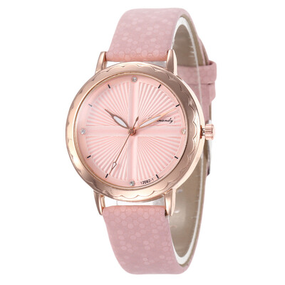 Summer new hot ladies cross stripes fashion leather watch student personality simple watch
Summer new hot ladies cross stripes fashion leather watch student personality simple watch