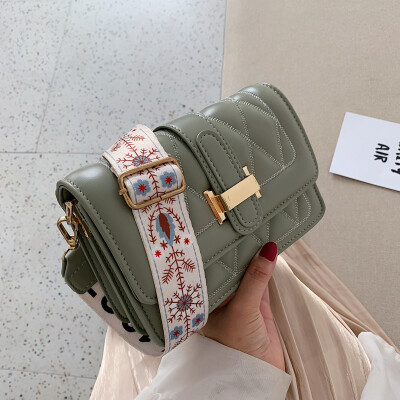 New simple casual bag female 2019 new wave Korean version of the wild single shoulder slung fashion wide shoulder strap small square bag
New simple casual bag female 2019 new wave Korean version of the wild single shoulder slung fashion wide shoulder strap small square bag