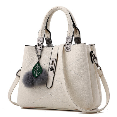 Hair ball handbag fashion handbag tide simple European&American diagonal shoulder bag diagonal package
Hair ball handbag fashion handbag tide simple European&American diagonal shoulder bag diagonal package