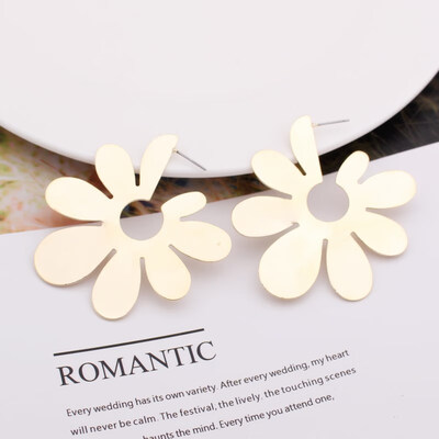 E1006 Korean Style Cute Metal Flower Earrings For Women Girl Fashion Big Sweet Pendant Earrings Brincos Wedding Party Jewelry
E1006 Korean Style Cute Metal Flower Earrings For Women Girl Fashion Big Sweet Pendant Earrings Brincos Wedding Party Jewelry