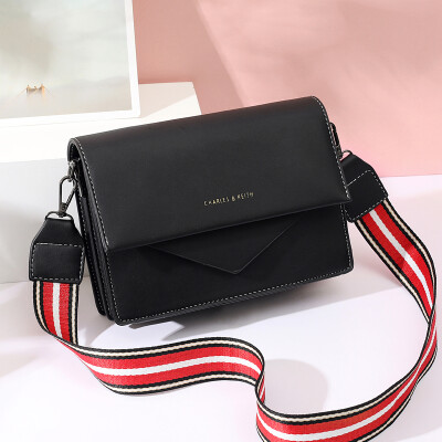 Summer womens new wave Korean girls simple fashion Joker shoulder Messenger bag small square bag
Summer womens new wave Korean girls simple fashion Joker shoulder Messenger bag small square bag