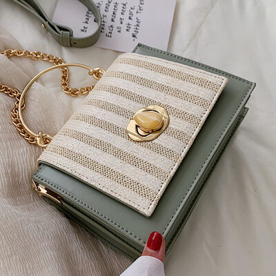 The new 2019 fashion lock chain messenger bag for women with western style texture is a versatile fashion shoulder bag for women
The new 2019 fashion lock chain messenger bag for women with western style texture is a versatile fashion shoulder bag for women