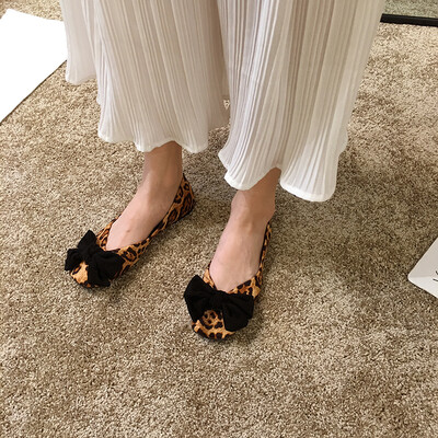 Famous womens wind shoes autumn Korean version of fashion leopard print temperament ladyshoes bow tie flat-soled grandmother shoe
Famous womens wind shoes autumn Korean version of fashion leopard print temperament ladyshoes bow tie flat-soled grandmother shoe