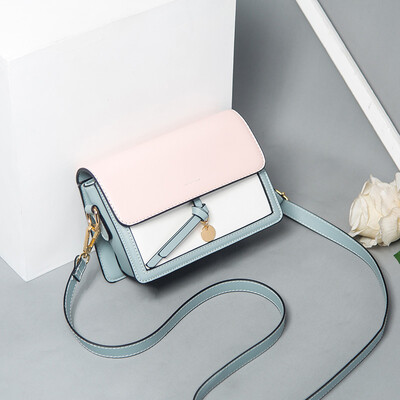 In summer ins super-hot girls Korean version of one-shoulder oblique bag is fashionable with studentsoblique stride
In summer ins super-hot girls Korean version of one-shoulder oblique bag is fashionable with studentsoblique stride
