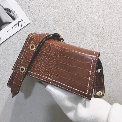 Small bag female new Korean version of the stone pattern wide shoulder strap shoulder small square bag wild Messenger ba
Small bag female new Korean version of the stone pattern wide shoulder strap shoulder small square bag wild Messenger ba