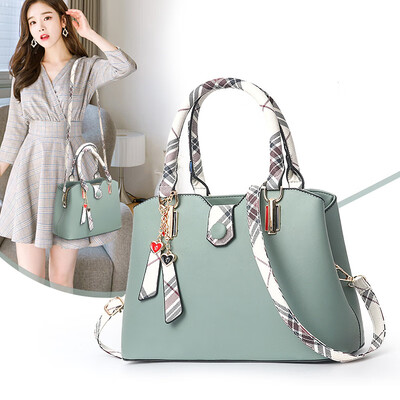New fashion shoulder bag handbags Europe&the United States trend camera bag Messenger bag small bag female
New fashion shoulder bag handbags Europe&the United States trend camera bag Messenger bag small bag female