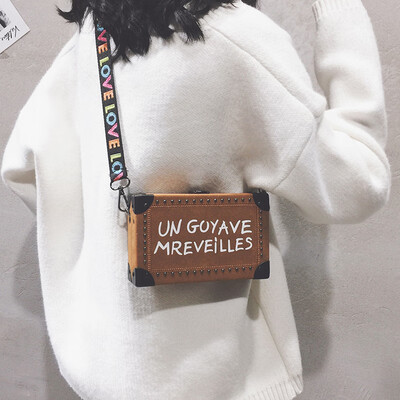 Ins super fire bag female 2019 new Korean fashion rivet personality wild broadband shoulder slung small square bag
Ins super fire bag female 2019 new Korean fashion rivet personality wild broadband shoulder slung small square bag