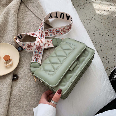 Girls small bag new Korean version of the rhombic shoulder diagonal bag wide shoulder strap small square bag tide
Girls small bag new Korean version of the rhombic shoulder diagonal bag wide shoulder strap small square bag tide