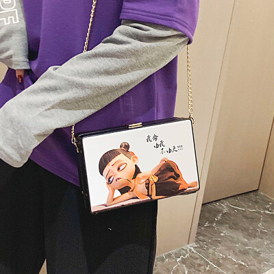 Print small bag female 2019 summer new wave Korean version of the wild Messenger bag chain box bag fashion small square bag
Print small bag female 2019 summer new wave Korean version of the wild Messenger bag chain box bag fashion small square bag