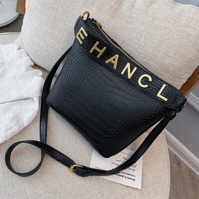 Summer bag female 2019 Europe&the new letter pu slung shoulder ladies bag wild snake head chain small square bag
Summer bag female 2019 Europe&the new letter pu slung shoulder ladies bag wild snake head chain small square bag