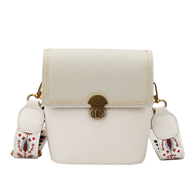 Fashion horizontal&vertical lock womens bag 2019 summer new style rivet small square bag tide wild chain shoulder bag
Fashion horizontal&vertical lock womens bag 2019 summer new style rivet small square bag tide wild chain shoulder bag
