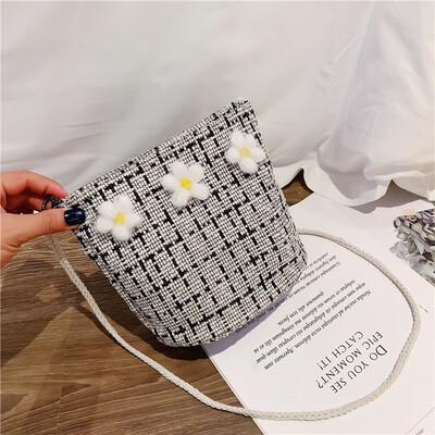 Little fairy wild temperament shoulder bag 2019 new fashion lattice Messenger bag Sen cute cute flower bucket bag
Little fairy wild temperament shoulder bag 2019 new fashion lattice Messenger bag Sen cute cute flower bucket bag