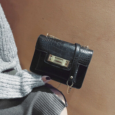 Qiao Bani 2018 new Korean chic fashion double lock buckle small square bag wild trend single shoulder diagonal tide handbag
Qiao Bani 2018 new Korean chic fashion double lock buckle small square bag wild trend single shoulder diagonal tide handbag