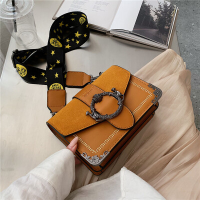 Summer new French small bag female 2019 new fashion retro wild wide shoulder strap shoulder slung small square bag
Summer new French small bag female 2019 new fashion retro wild wide shoulder strap shoulder slung small square bag