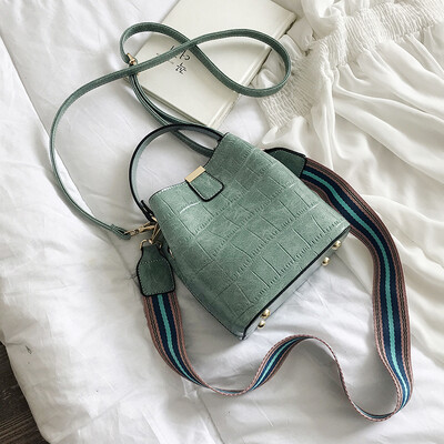 Summer crocodile handbag ins texture womens bag new 2019 Joker wide shoulder shoulder slung bucket bag
Summer crocodile handbag ins texture womens bag new 2019 Joker wide shoulder shoulder slung bucket bag