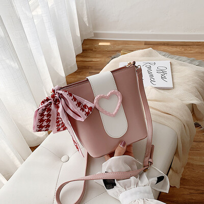 Chinese Valentines Day bag female 2019 new wave Korean version of the wild single shoulder slung fashion scarf love bucket bag
Chinese Valentines Day bag female 2019 new wave Korean version of the wild single shoulder slung fashion scarf love bucket bag