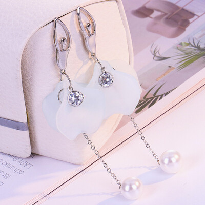 S925 silver needle super fairy ballet earrings female temperament personality wild long flower pendant earrings petal earrings
S925 silver needle super fairy ballet earrings female temperament personality wild long flower pendant earrings petal earrings