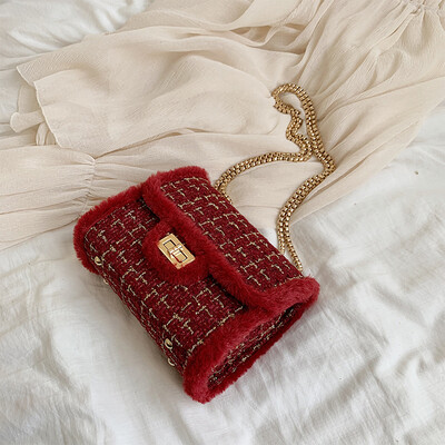 Chic chain bag early autumn leisure lock small square bag new 2019 plush womens bag single shoulder bag oblique satchel bag
Chic chain bag early autumn leisure lock small square bag new 2019 plush womens bag single shoulder bag oblique satchel bag