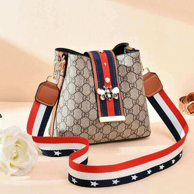 Womens bag wholesale 2019 spring&summer new womens bag Korean fashion shoulder bag diagonal cross bucket bag
Womens bag wholesale 2019 spring&summer new womens bag Korean fashion shoulder bag diagonal cross bucket bag