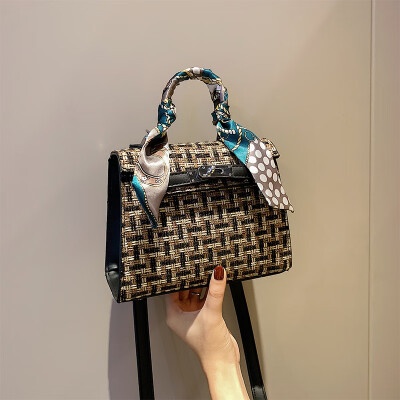 Internet celebrity ins early autumn leisure bag fashion silk scarf knitting Kelly bag new 2019 single shoulder slant womens bag
Internet celebrity ins early autumn leisure bag fashion silk scarf knitting Kelly bag new 2019 single shoulder slant womens bag