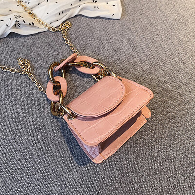 Qiao Bani 2019 autumn new Korean fashion crocodile pattern retro wind flip bag hand strap shoulder diagonal female bag
Qiao Bani 2019 autumn new Korean fashion crocodile pattern retro wind flip bag hand strap shoulder diagonal female bag